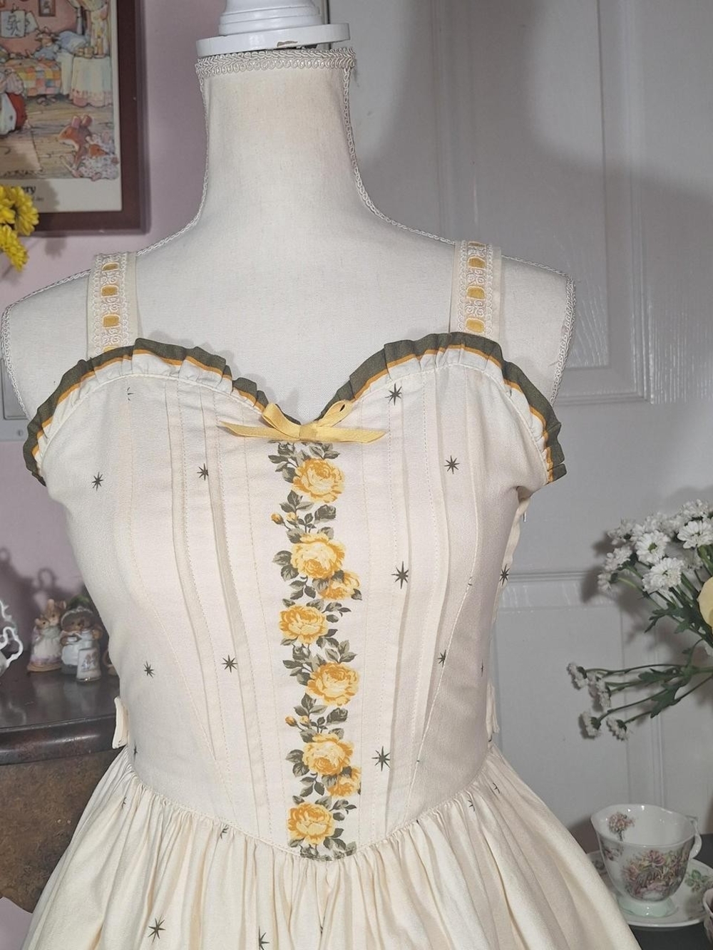 🎀 Innocent World Ivory & Yellow Rose Floral JSK 🌹✨ Sweetheart Classical Lolita - Picture 2 of 8